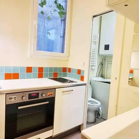 Quiet 30m2 Apt Just Steps From Notre-dame, דירה