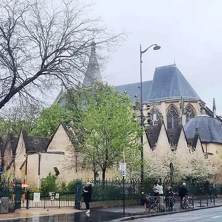 Quiet 30m2 Apt Just Steps From Notre-dame, *
