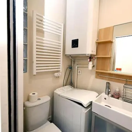 Quiet 30m2 Apt Just Steps From Notre-dame, Appartement