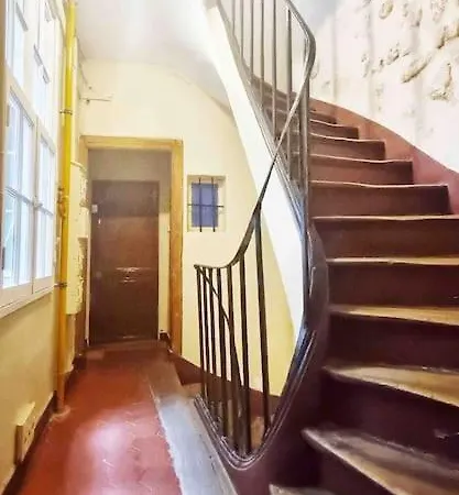 Quiet 30m2 Apt Just Steps From Notre-dame, Appartement *