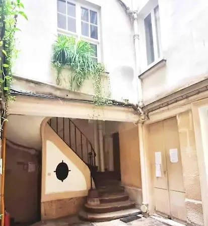 Quiet 30m2 Apt Just Steps From Notre-dame, *