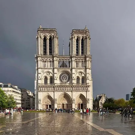 Quiet 30m2 Apt Just Steps From Notre-dame, Appartement Paris